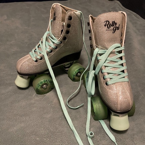 Roller skates. Used once.  Size 5 - Picture 1 of 2